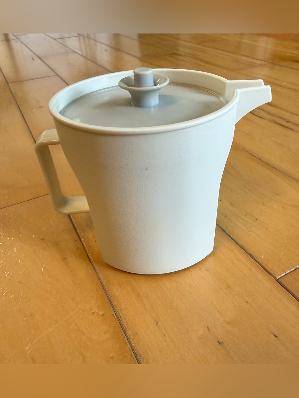 Vintage Tupperware White Pouring Pitcher with Lid and Handle